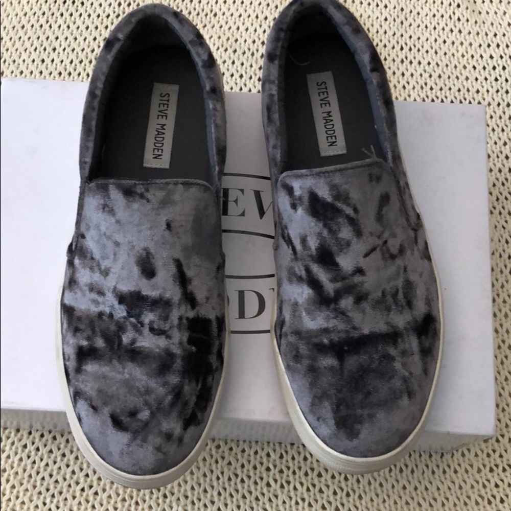 Steve Madden velvet shoes